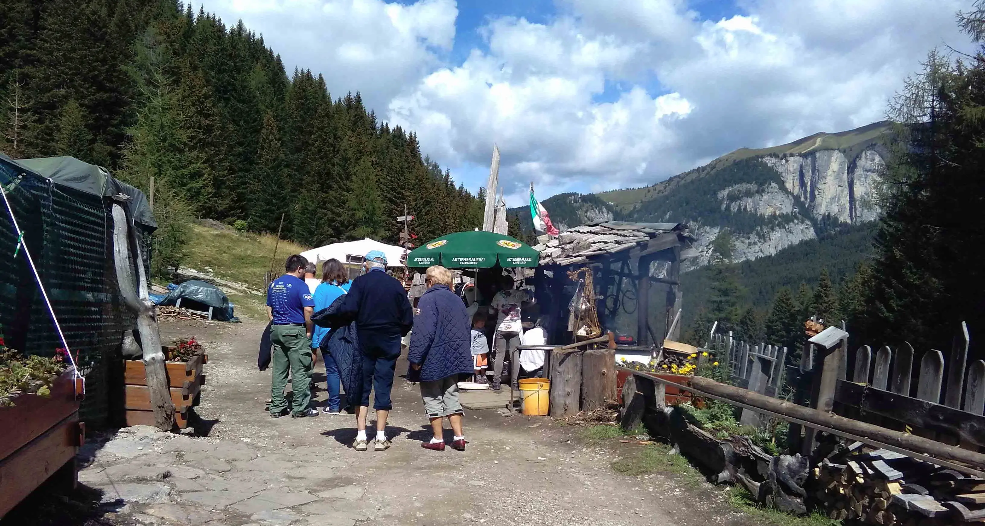 Rifugio Baita Monzoni: ok alla ricostruzione in deroga al Prg dopo il rogo