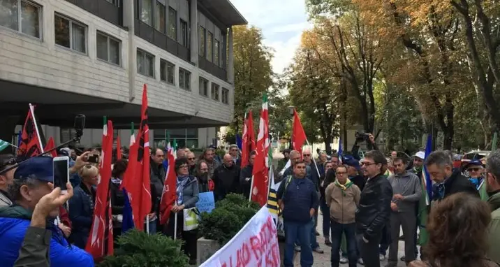 Il \"Progettone\" in sciopero protesta dei lavoratori stamattina in piazza Dante