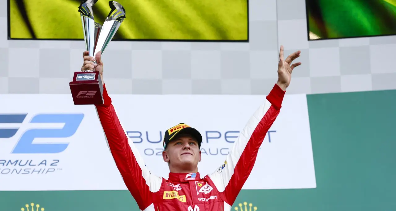 F2: c'è uno Schumi sul podio è il figlio di Michael che trionfa nel GP ungherese