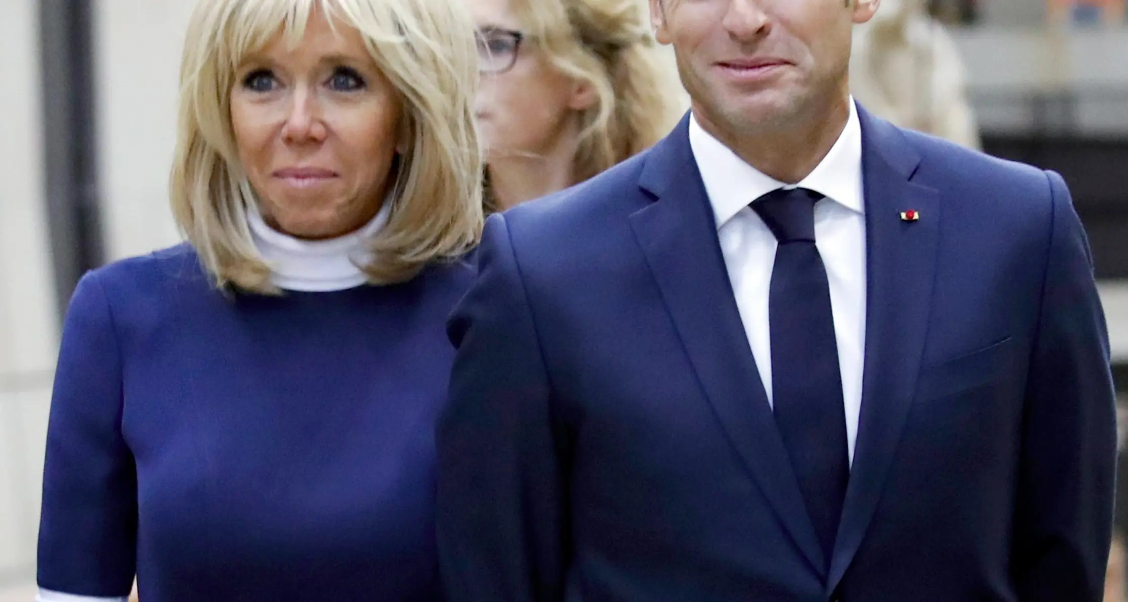 Brigitte Macron si fa un \"ritocchino\"