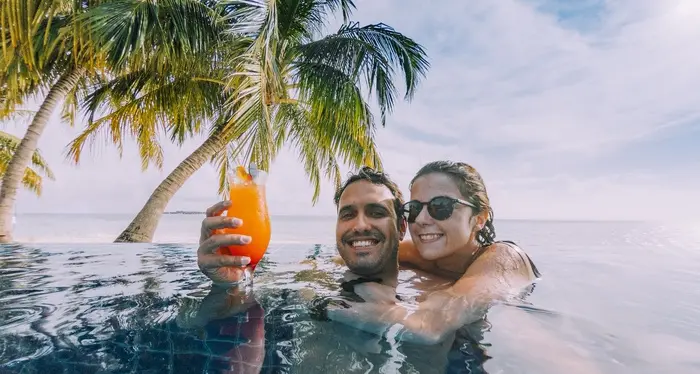 Aperitivo in spiaggia: il rito dell'estate diventato irrinunciabile