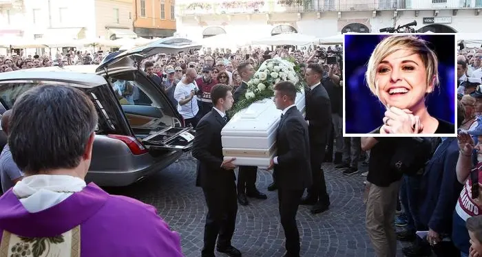 In tantissimi nel Duomo di Brescia per l'ultimo saluto a Nadia Toffa