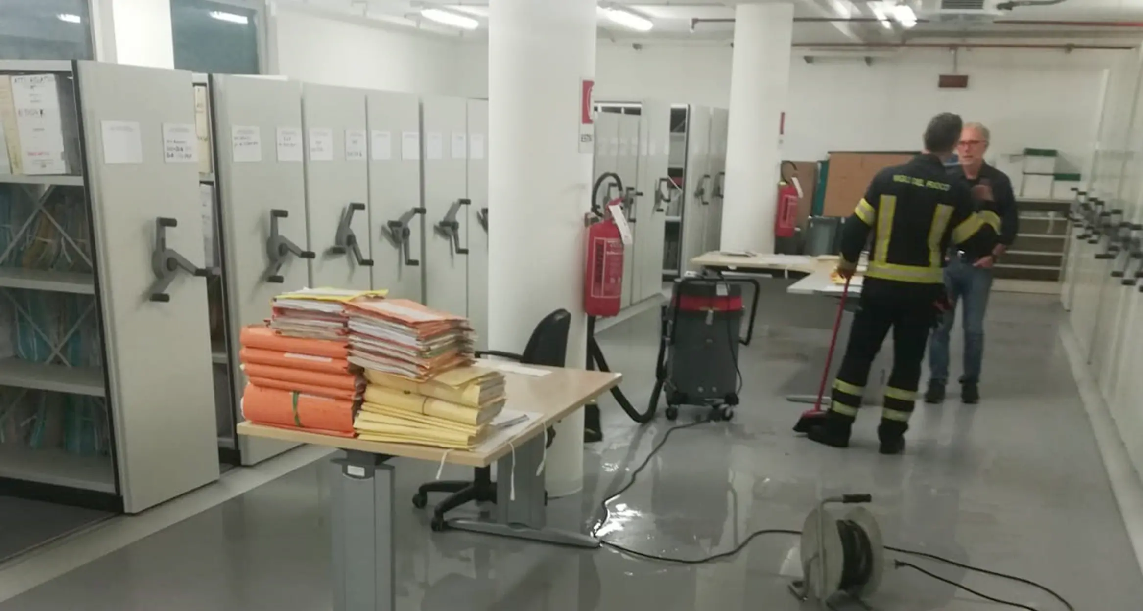Bomba d'acqua a Rovereto Archivio del tribunale allagato