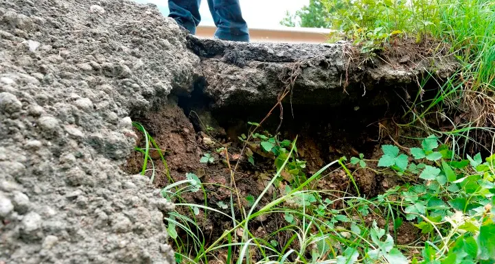 Destra Adige, strada a rischio «Una bomba a orologeria»