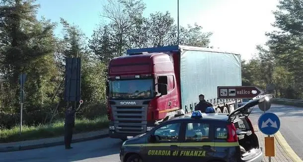 Autotrasporto, maxievasione da oltre 3,6 milioni di euro