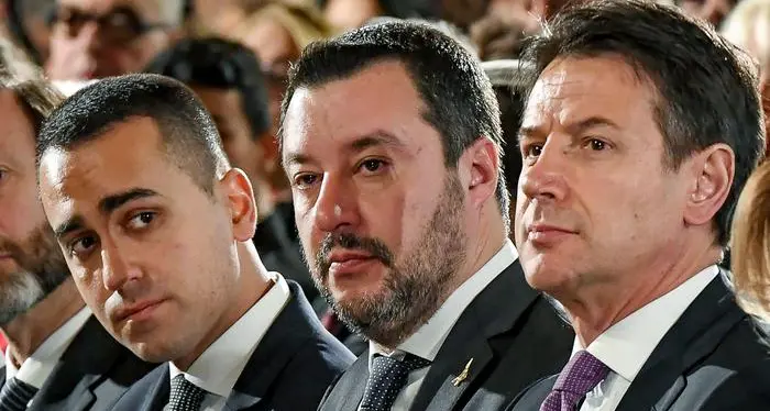 Crisi di governo in alto mare spunta l'ipotesi di un governo che duri due mesi per la manovra