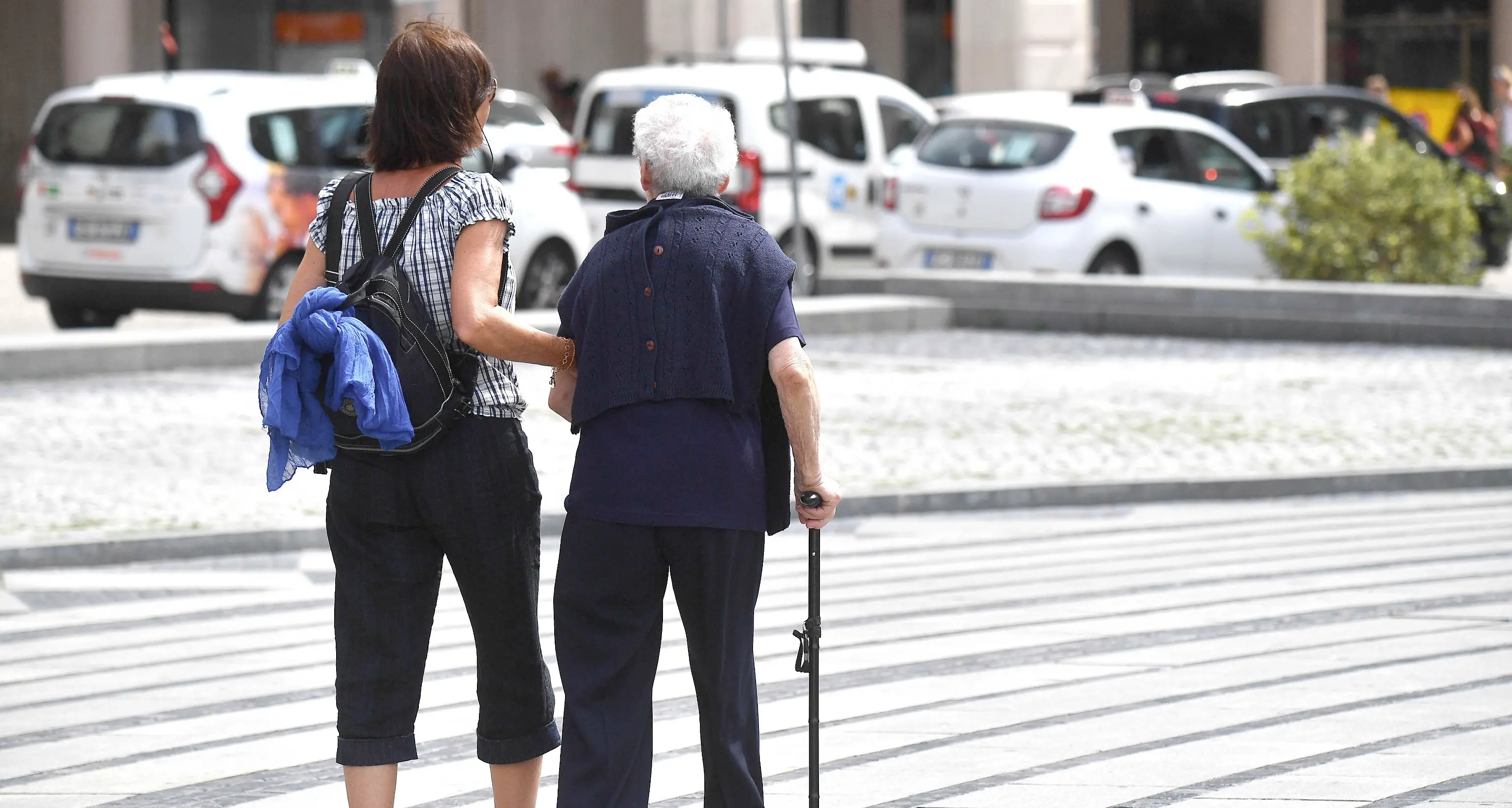 Anziani che cadono in casa decine di casi al giorno è un'emergenza sanitaria