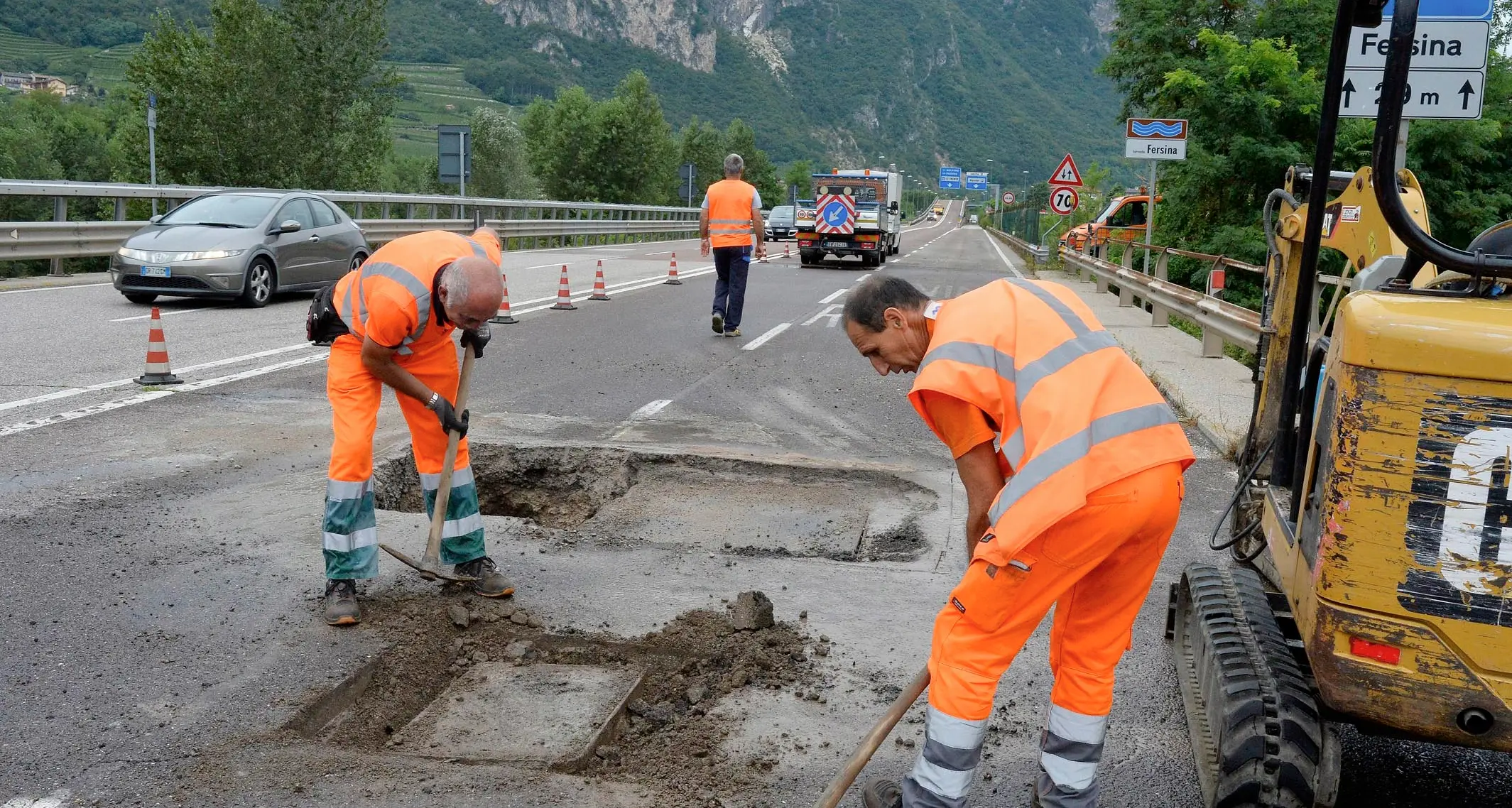 E' stata riaperta la corsia nord della tangenziale di Trento nel tratto chiuso ieri per una voragine