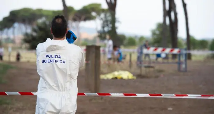 Agguato a un ultrà della Lazio ucciso con un colpo in testa in un parco della Capitale