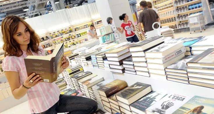 In Italia si legge poco e l'e-book non sfonda (ma vanno gli audiolibri)