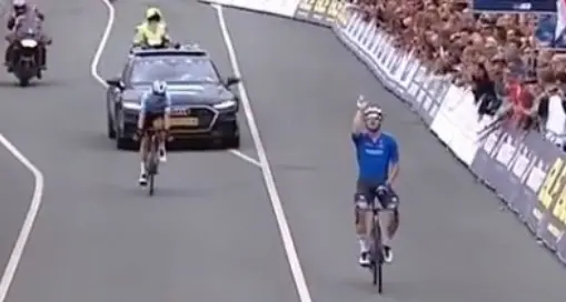 Europei, sprint vincente di Elia Viviani Trentin passa il testimone
