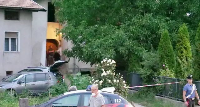 Spara e uccide i genitori e poi si ammazza Duplice omicidio e suicidio stasera a Romallo