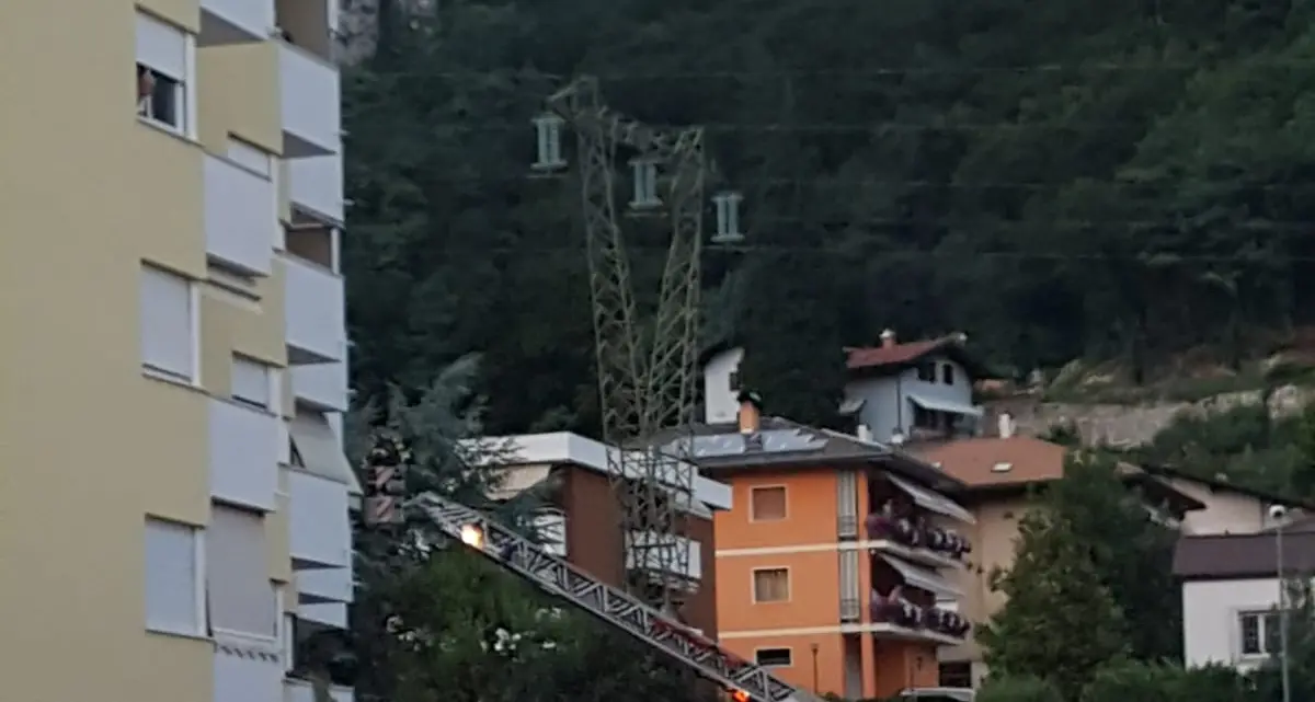 Gardolo: fumo dal quarto piano per una pentola sul fuoco Intervengono i pompieri