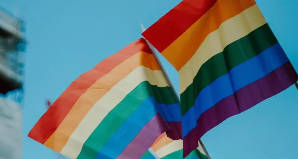 Arcigay denuncia: a Mezzolombardo coppia aggredita e insultata da individui con un furgone