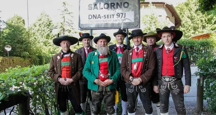 La protesta degli Schützen contro i toponomi italiani