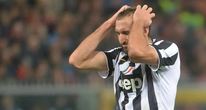 Juventus, Sarri ancora ko, Chiellini si rompe il ginocchio e oggi arriva il Napoli