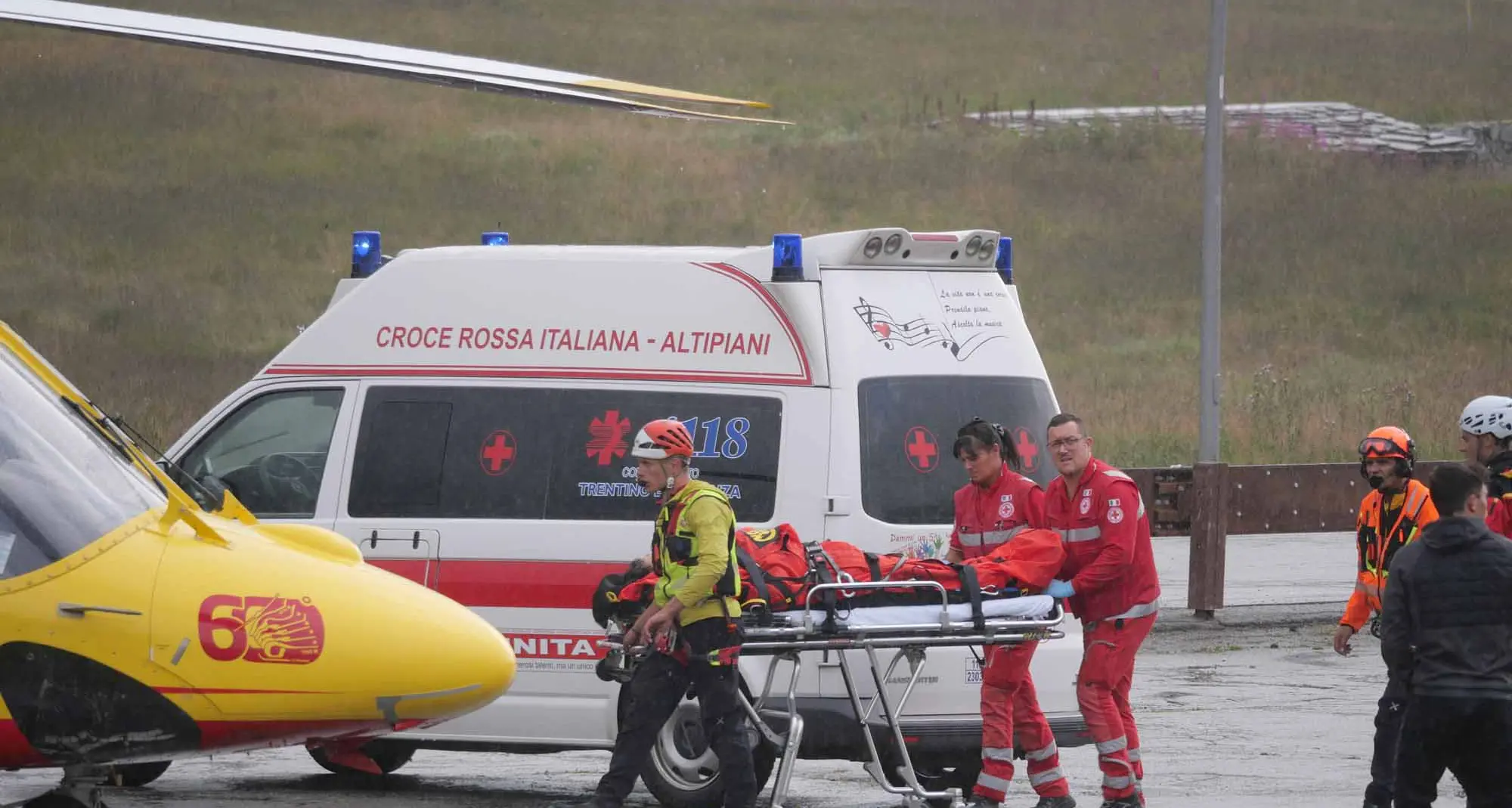 Presena, trovano un ordigno bellico Lo prendono in mano ed esplode
