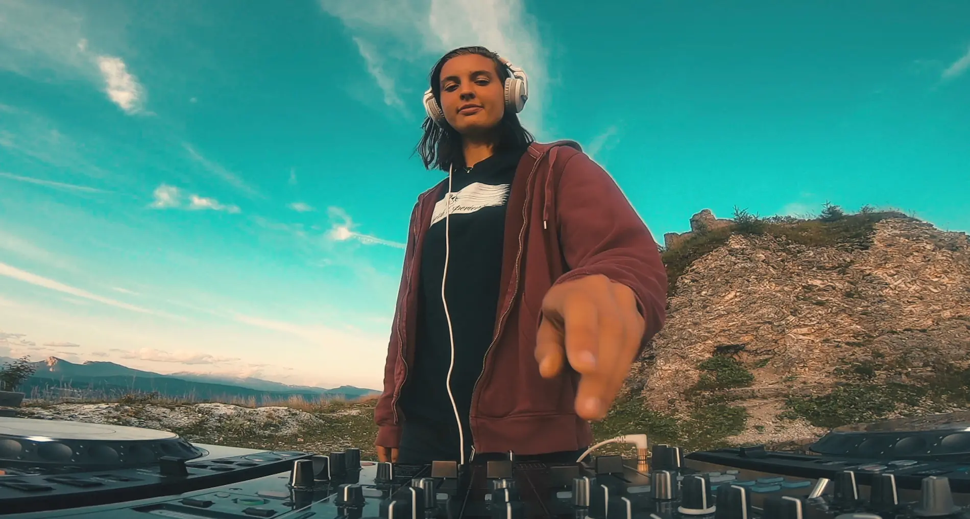 Alba Leng lancia il singolo “A Bit Of Your Love “ con il video girato a Forte Sebastiano