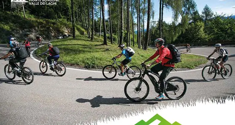 Un weekend senza auto: a piedi o in bici sul Bondone (e la magia delle fate di notte)