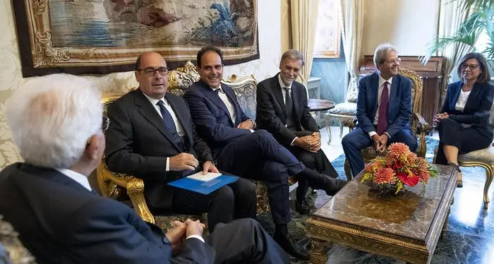 Salvini tende la mano al M5s Di Maio apre al Pd: «No al voto, serve una maggioranza solida»