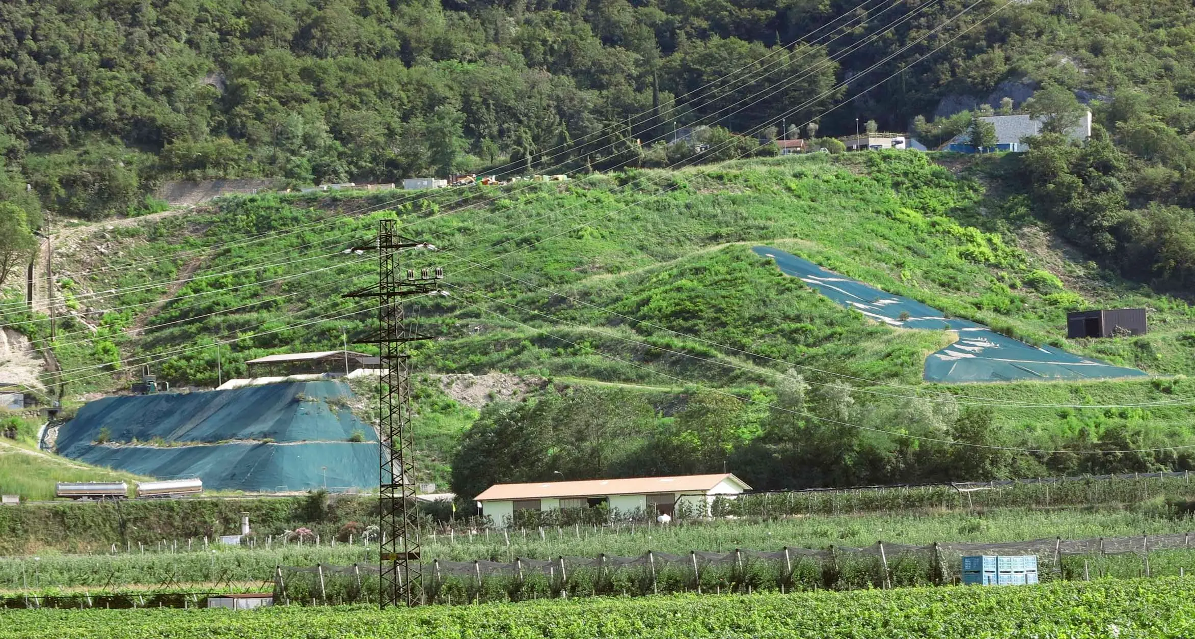 Maza, parte la bonifica: un milione di metri cubi di immondizia da neutralizzare
