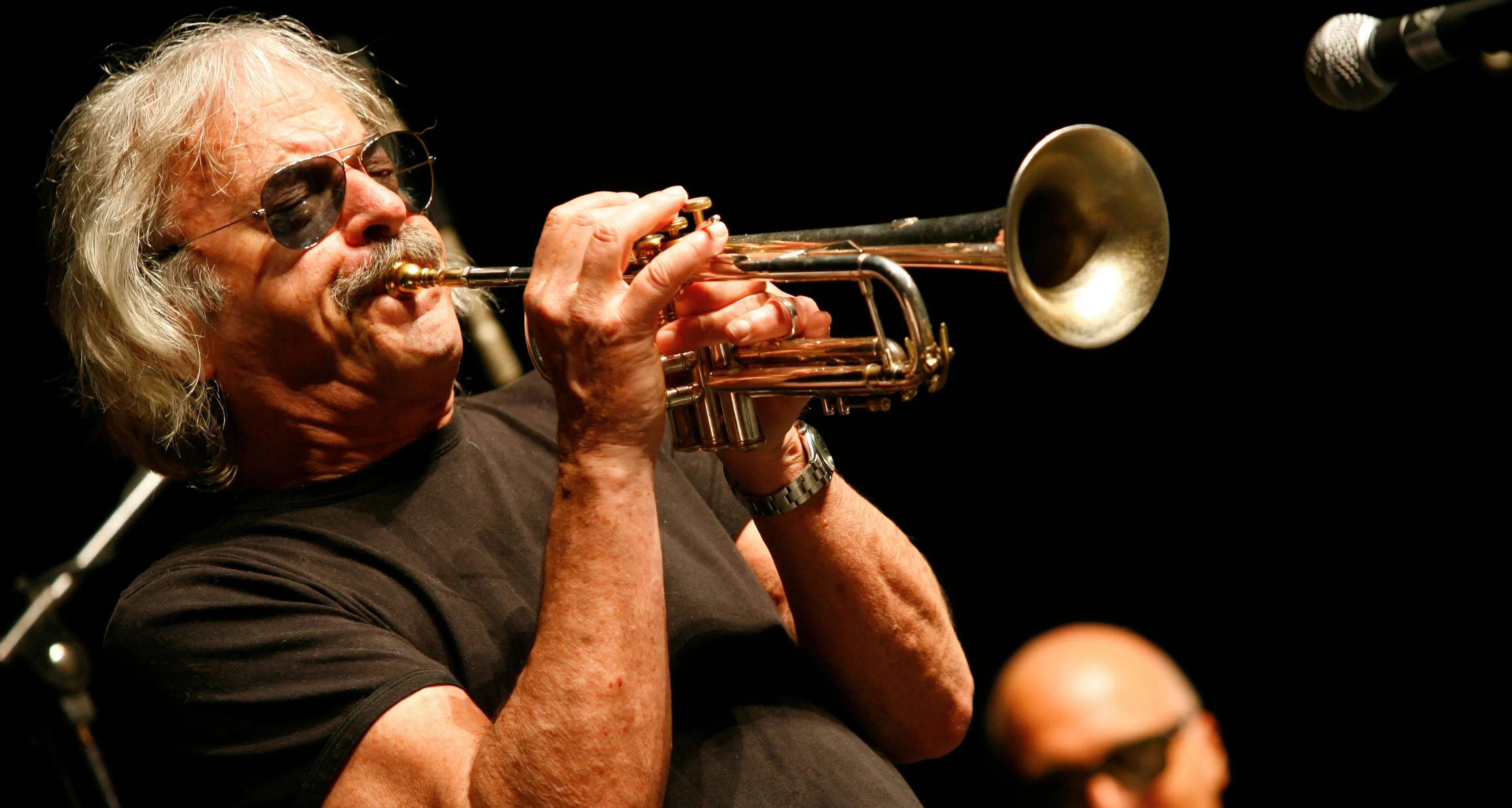 Enrico Rava, il jazzista compie 80 anni e rilancia con disco e tournée