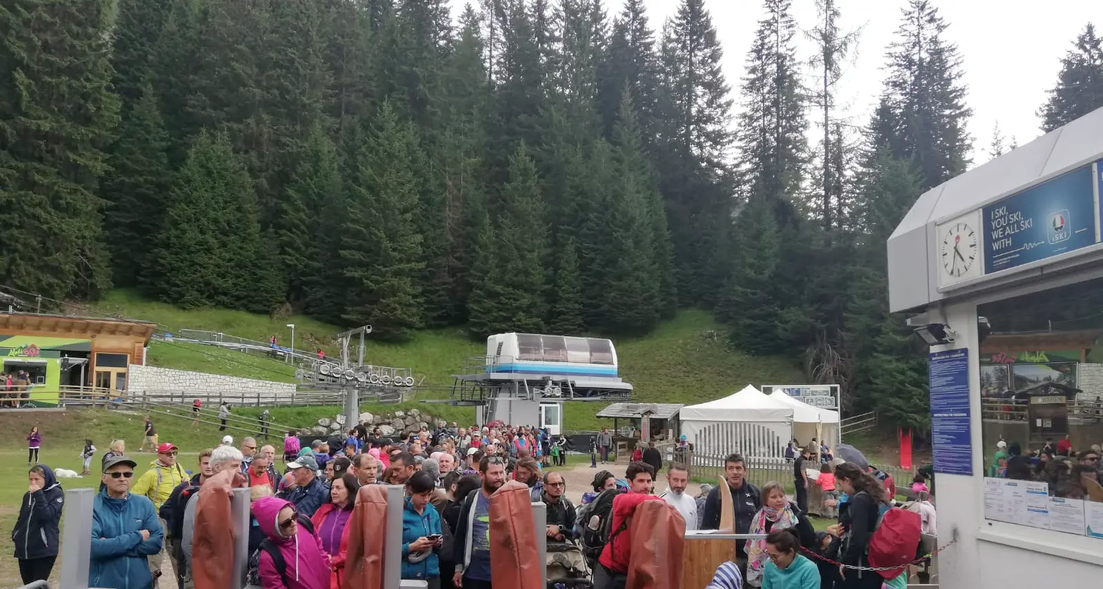 Latemar 2200: guasto alla telecabina Tutti i turisti sono stati fatti scendere subito L'impianto è rimasto fermo tre quarti d'ora