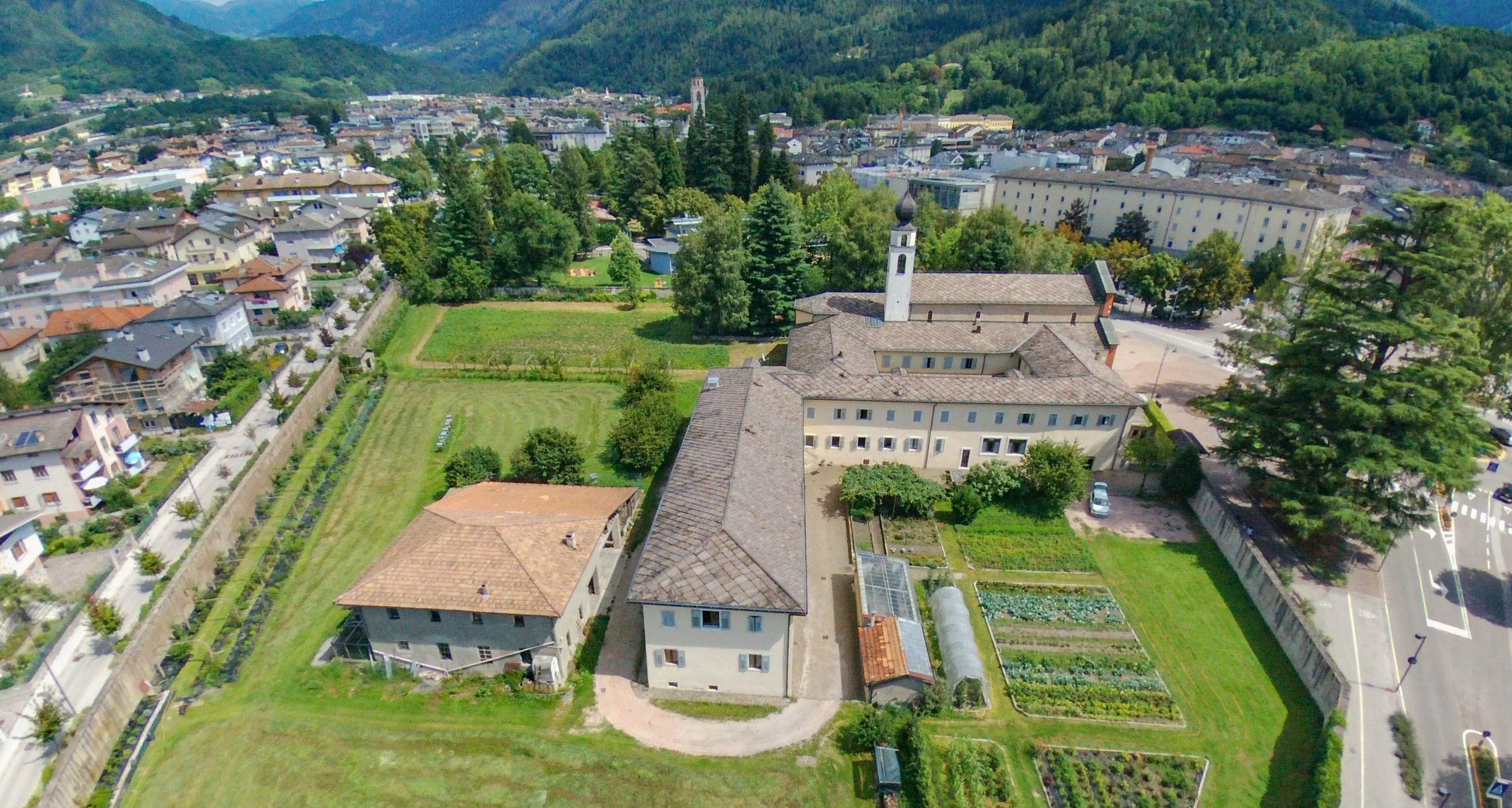 Via altri tre frati al convento dei francescani restano soltanto in cinque