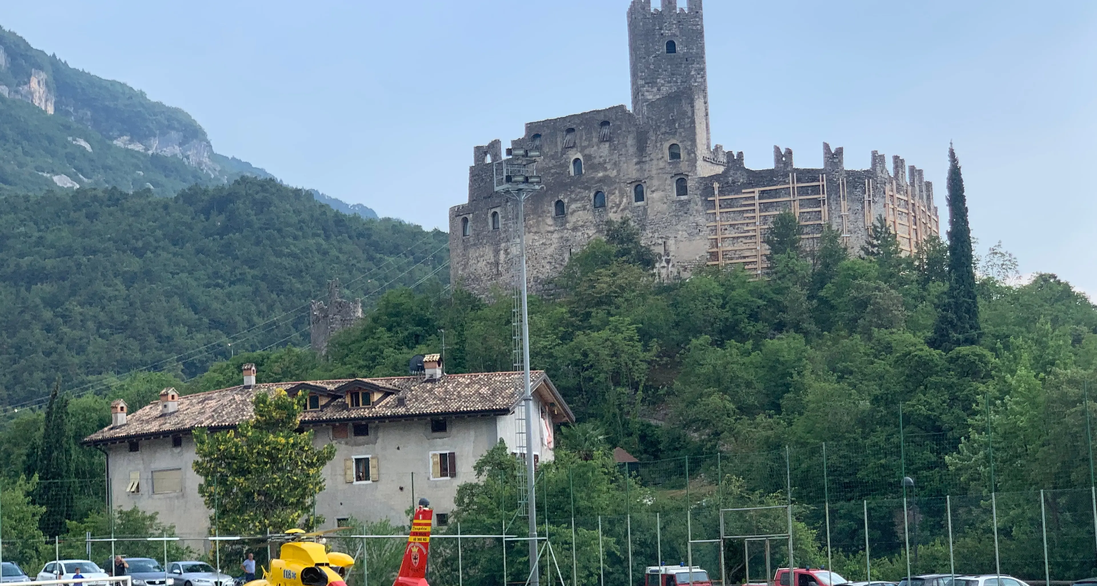 Vola dalla ferrata Soccorso Alpino al lavoro per 3 ore
