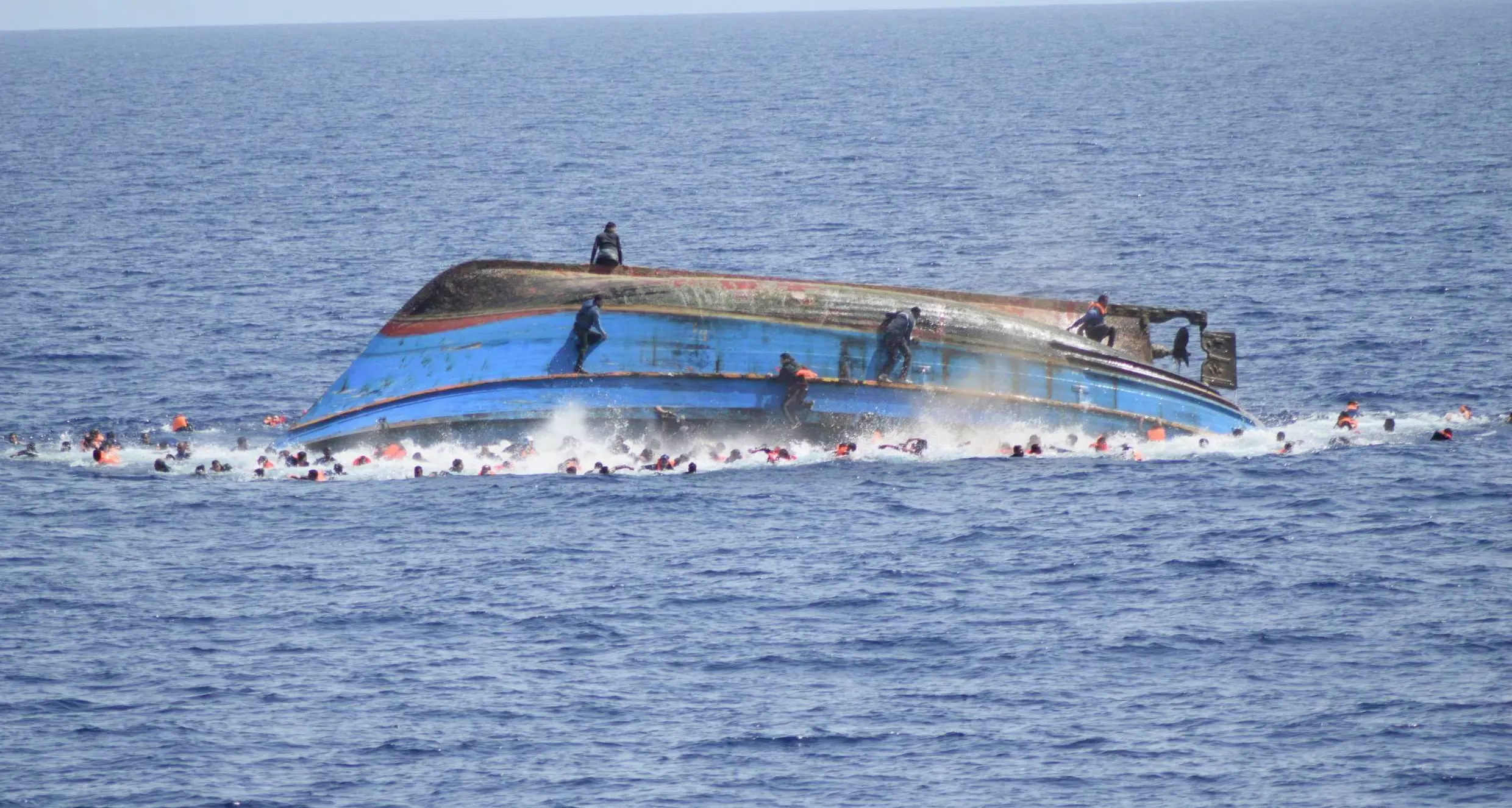 Naufragio al largo della Tunisia ci sarebbero 80 dispersi