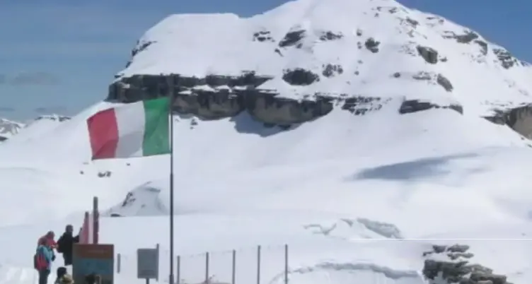 Piz Boè, la neve si scioglie Un mese in timelapse