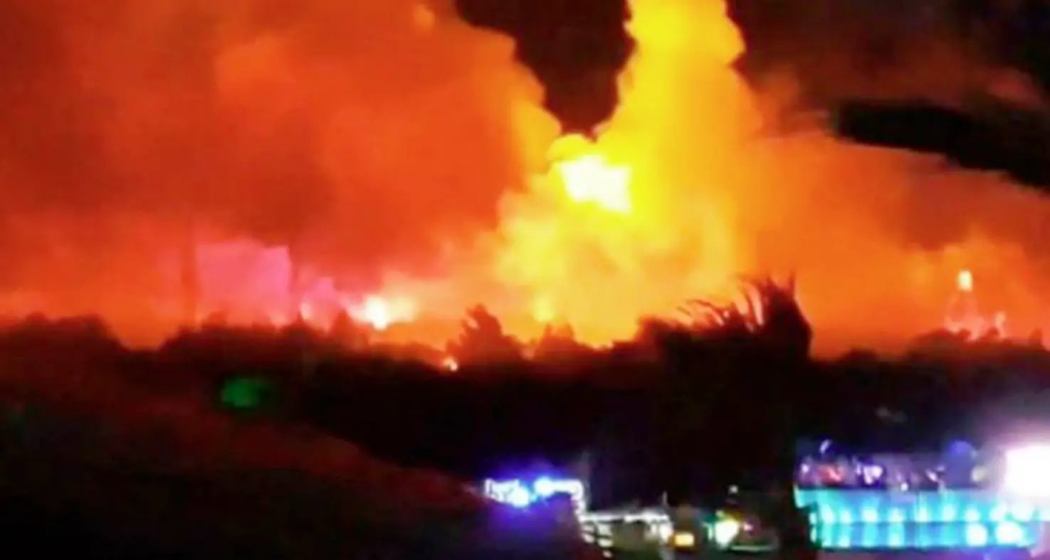 In fuga dal fuoco nell'isola di Pag incendiata «Per ore abbiamo camminato in mezzo al fumo»
