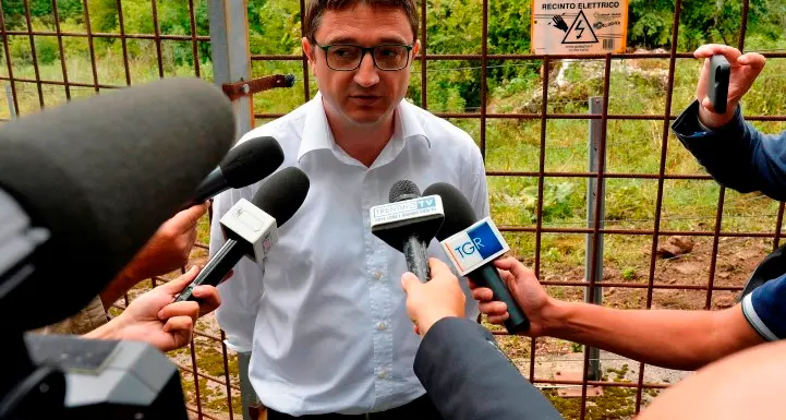 La relazione dei Carabinieri a Costa sui tre orsi al Casteller: \"Soffono, situazione grave, spazi inadeguati\"