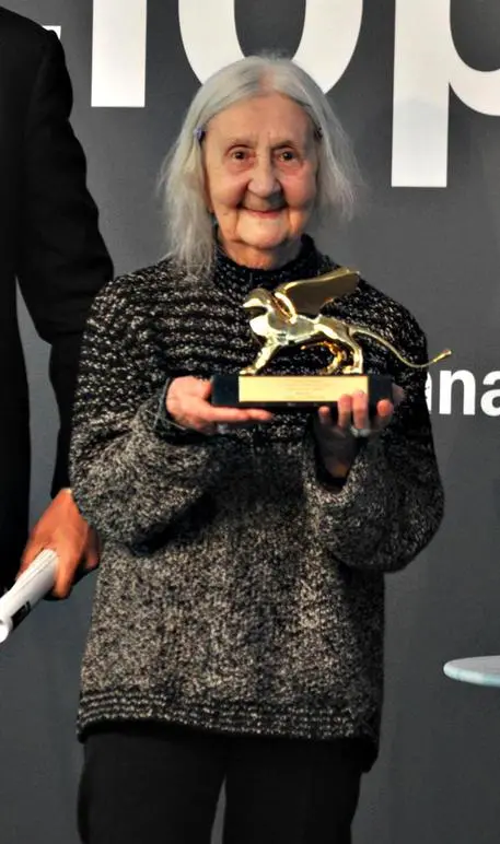 Morta Marisa Merz, 93 anni unica esponente donna dell'Arte Povera degli anni Ottanta