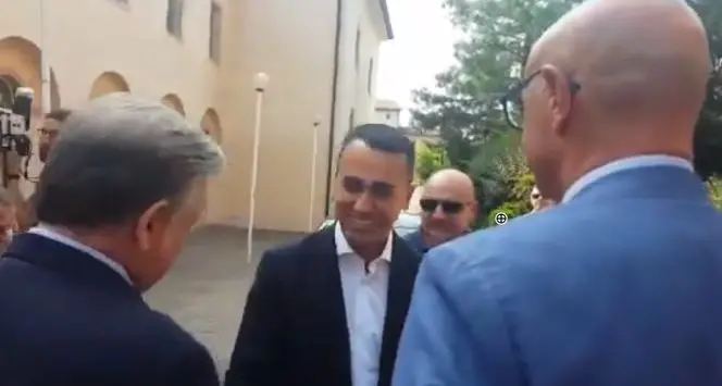 Di Maio in visita a Trento per riorganizzare il Movimento: il VIDEO del suo arrivo