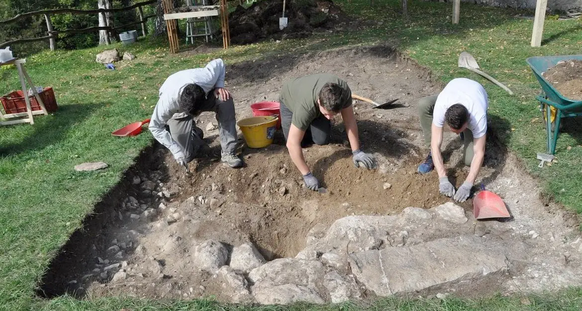 A Sant'Anna di Sopramonte spuntano quattro tombe medievali \"Scaveremo per altri due anni\"