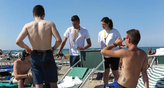 Estate, missionari in spiaggia per parlare di Vangelo fra lettini, ombrelloni e bikini