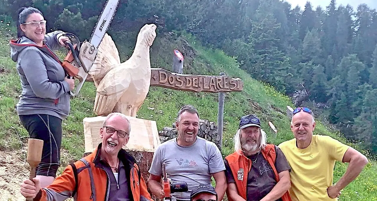Il boom dei concorsi di scultura su legno: Egidio Petri inventa i corsi, sempre tutti esauriti