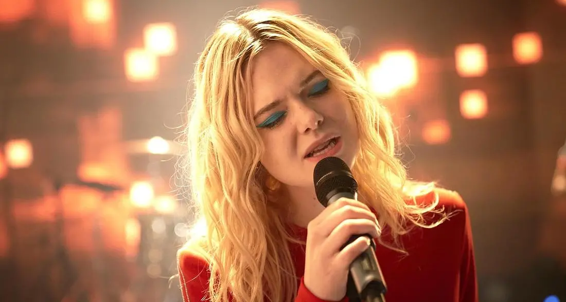 Elle Fanning fa la cantante \"E' la mia passione, potevo avere una mia carriera\"