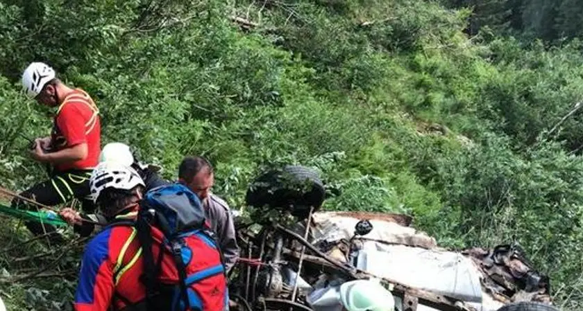Ridanna: tornano dalla malga in auto e cadono nella scarpata: morte due ragazze, altre due ferite