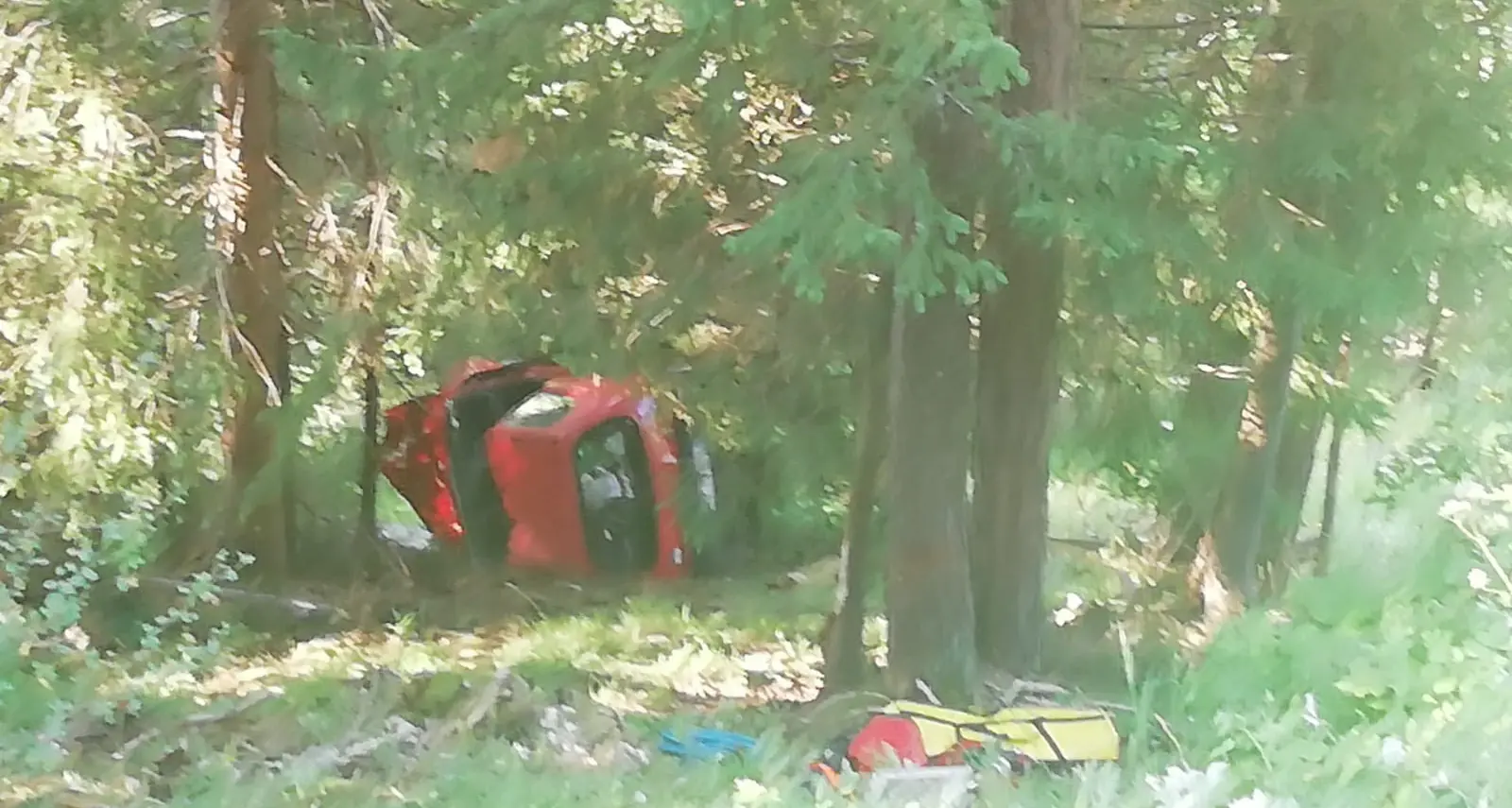 Finisce in una scarpata con l'auto per 50 metri Miracolata donna di Campitello