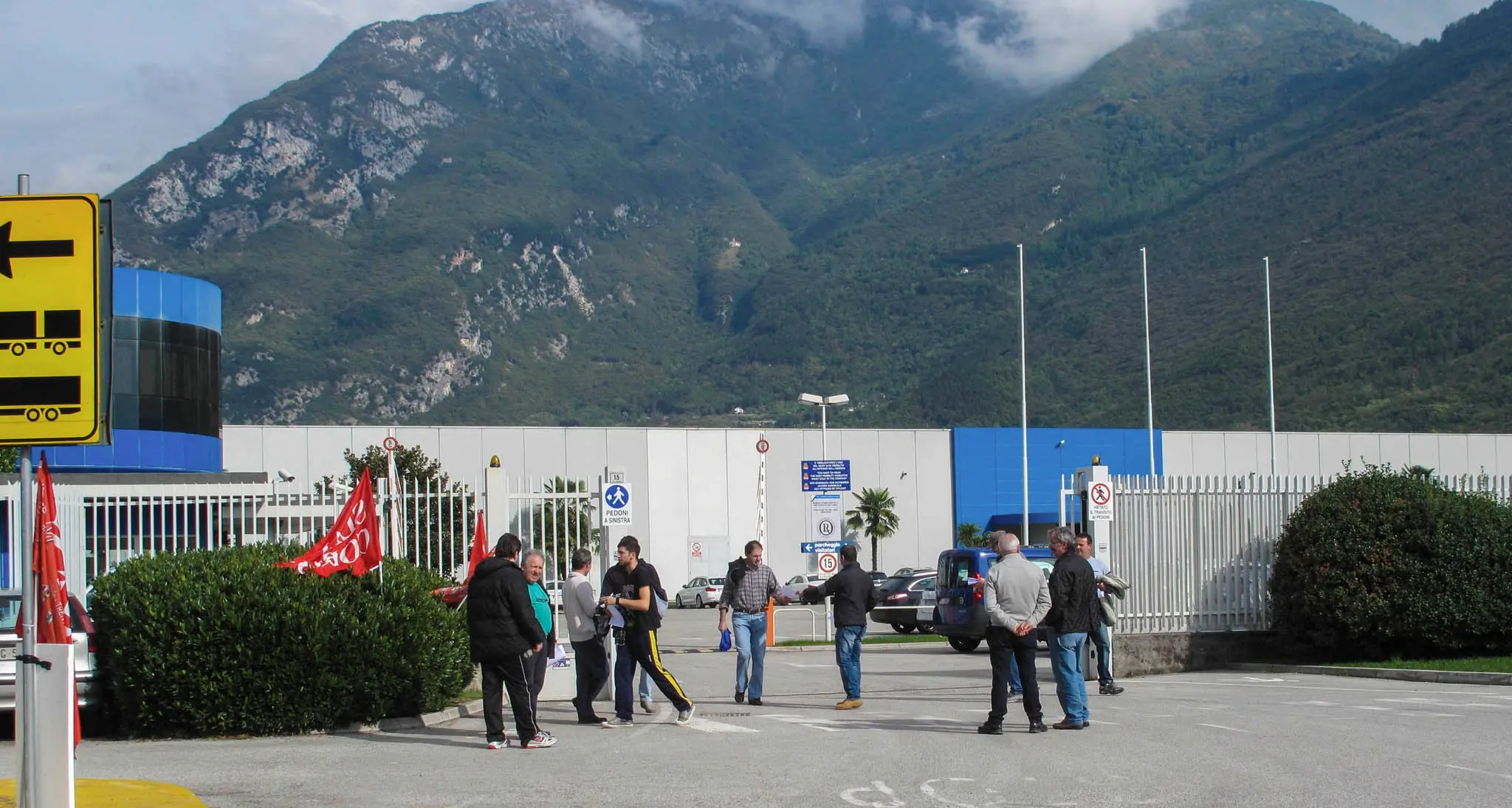 Fa troppo caldo, in fabbrica gli operai scioperano un'ora: alla Dana calore insopportabile