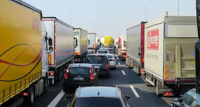 La ministra De Micheli alla Ue per i blocchi dei Tir in Tirolo «Passaggio merci a rischio»