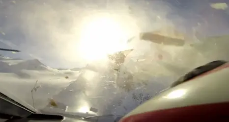 Dalle nevi riemergono due \"GoPro\" con il drammatico video dello scontro aereo-elicottero