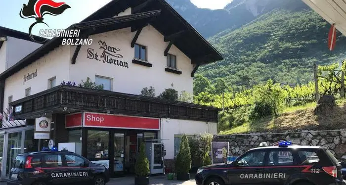 Tentato furto dal benzinaio Due trentini arrestati a Egna