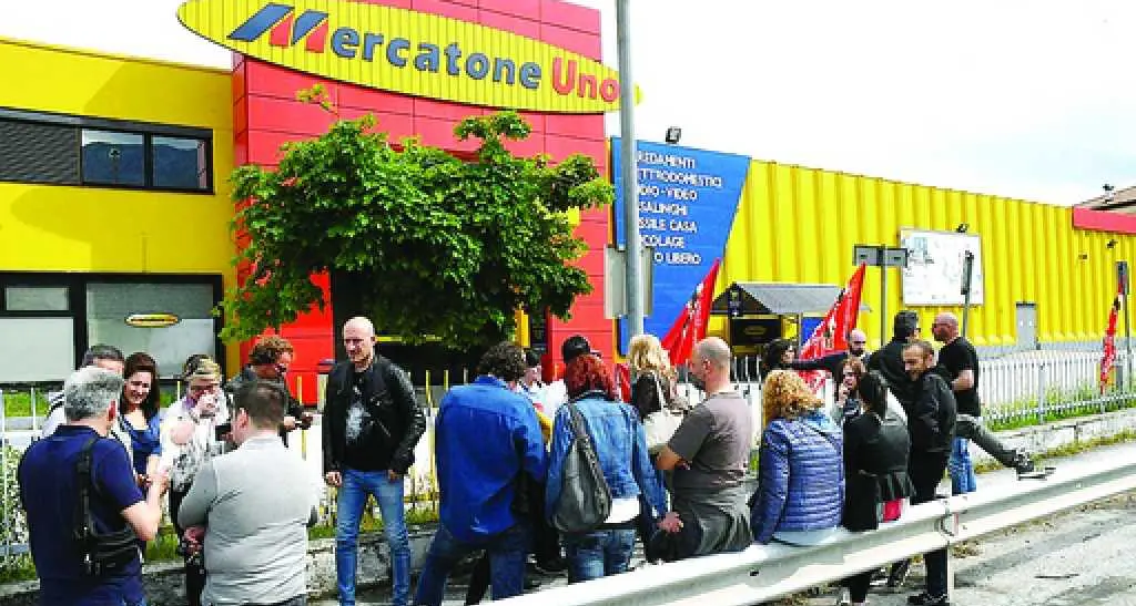 Mercatone Uno, boccata d'ossigeno proroga della Cassa integrazione mentre si cedono i primi negozi