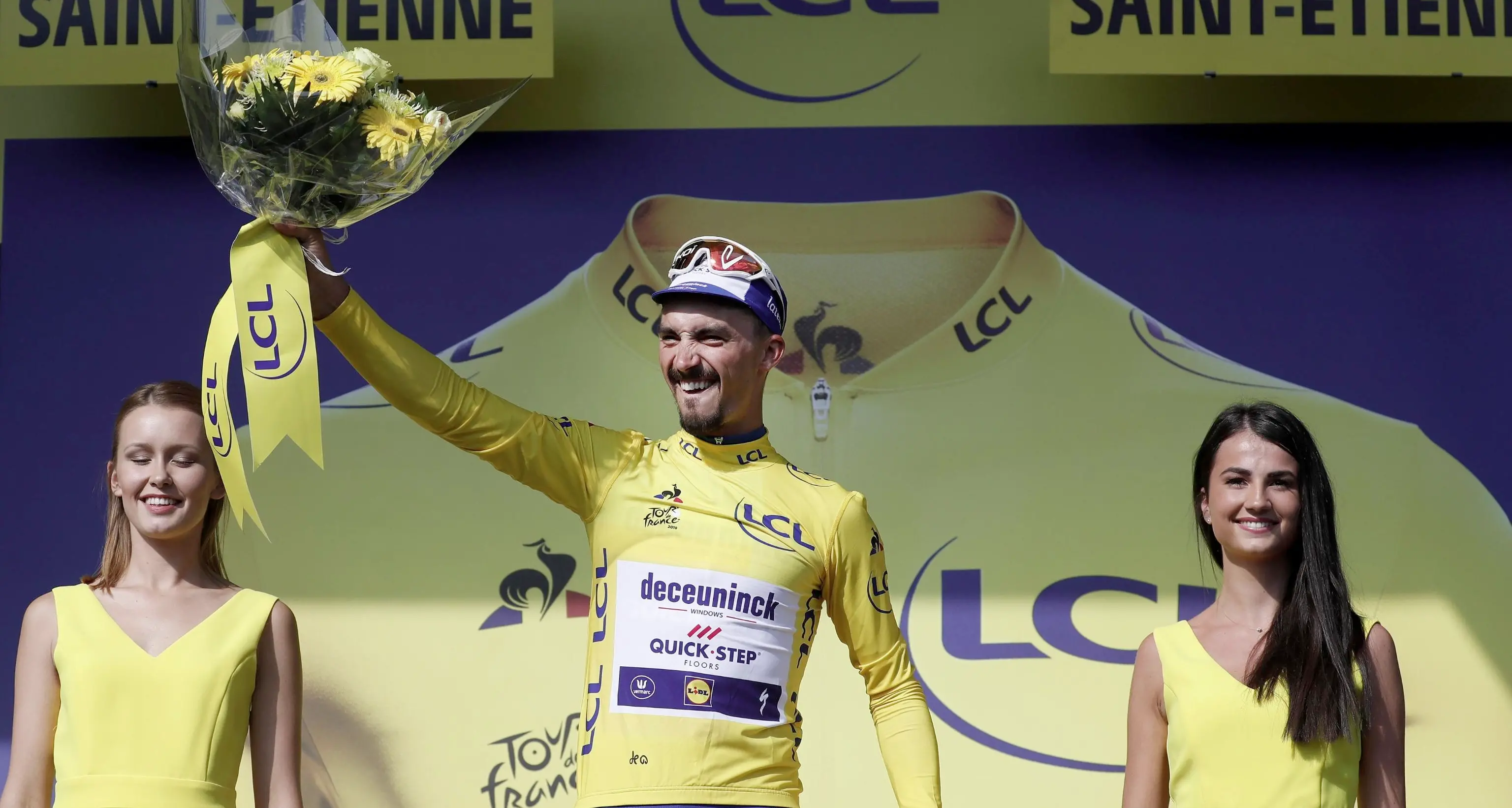 Tour, Alaphilippe in giallo Ciccone perde la maglia