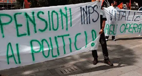 Vitalizi, riduzioni fino al 70 per cento Gli assegni passano da 4.127 a 1.500 euro