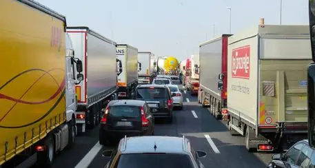 Operaio investito in Autobrennero: falciato da un'auto, gravissimo vicino al casello Rovereto Nord