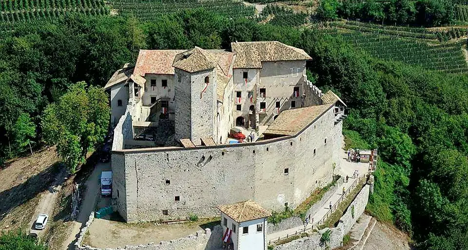 Campodenno, riapre ad agosto il magnifico Castel Belasi dopo i lunghi lavori